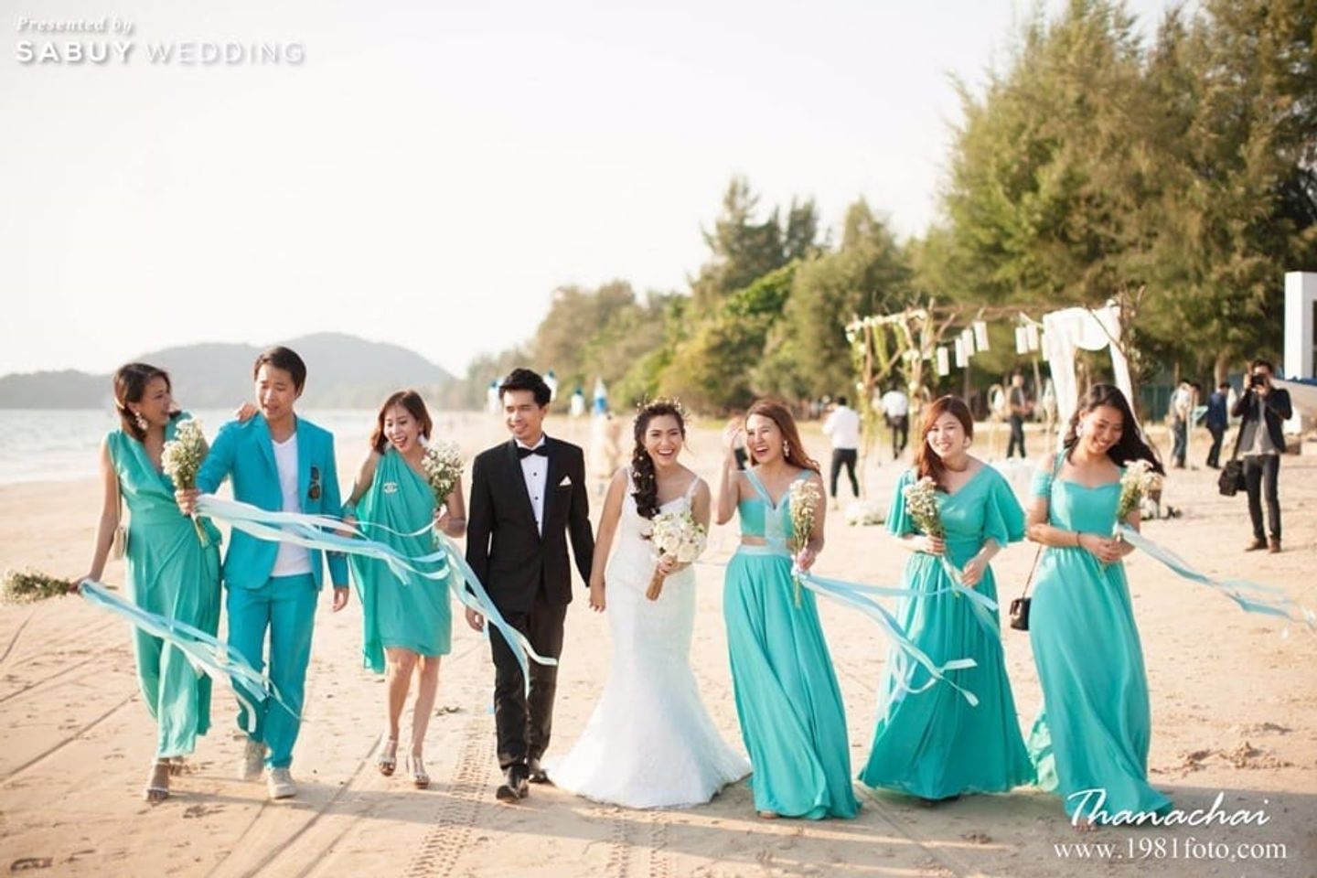 บ่าวสาว,ชุดบ่าวสาว,เพื่อนเจ้าสาว,ชุดเพื่อนเจ้าสาว,ชุดเจ้าสาว,ชุดเจ้าบ่าว,งานแต่งริมทะเล,ดอกไม้เจ้าสาว,ธีมงานแต่ง รีวิวงานแต่งโทนขาวฟ้า ใช้ทะเลมาเป็นแบคดรอป @โรงแรมเจ้าหลาว ทอแสง บีช จันทบุรี