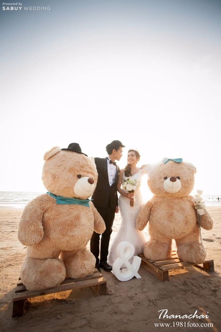 บ่าวสาว,ชุดบ่าวสาว,ตุ๊กตาหมี,งานแต่งริมทะล,รูปงานแต่ง,ชุดเจ้าสาว,ชุดเจ้าบ่าว,ช่อดอกไม้เจ้าสาว รีวิวงานแต่งโทนขาวฟ้า ใช้ทะเลมาเป็นแบคดรอป @โรงแรมเจ้าหลาว ทอแสง บีช จันทบุรี