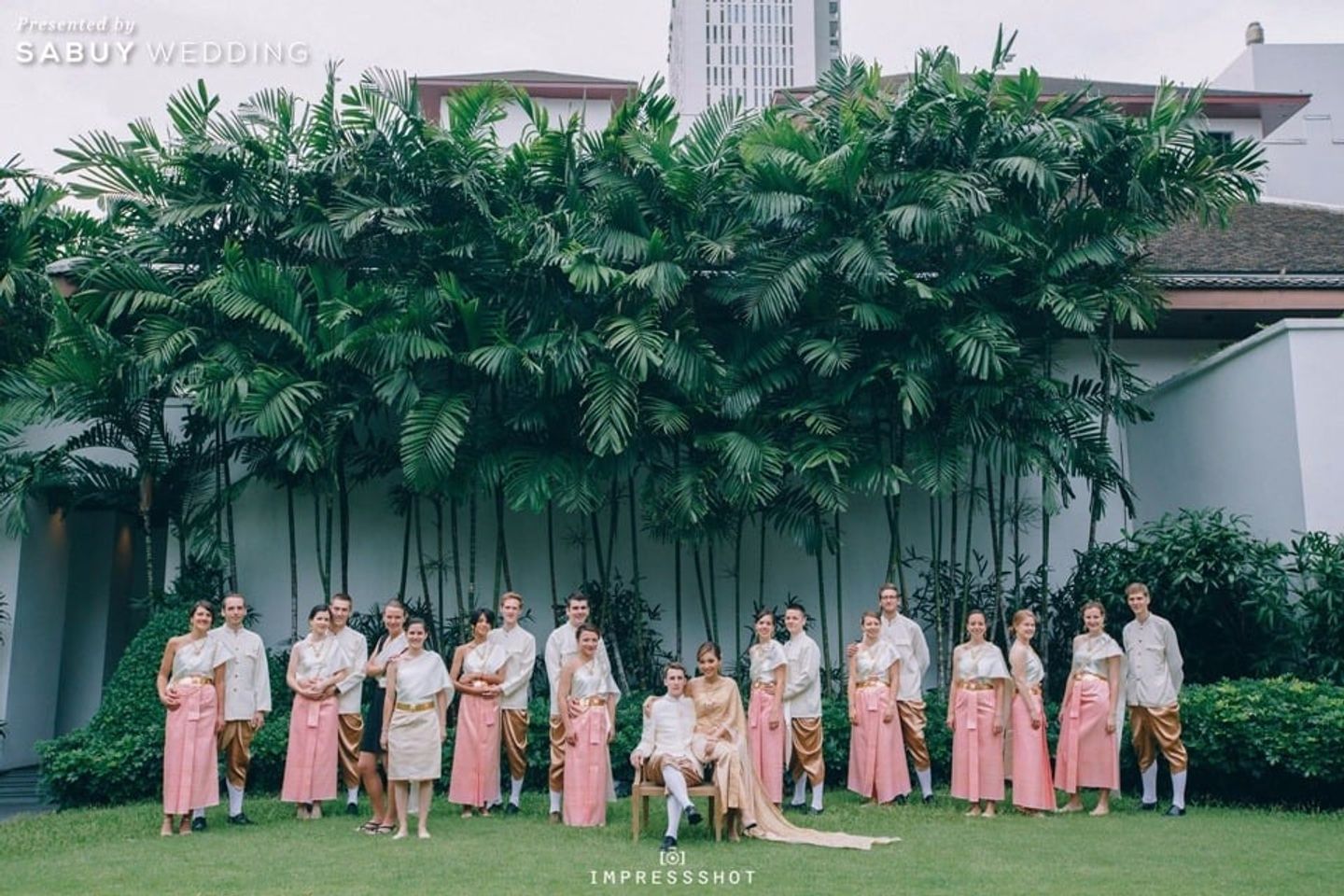ชุดหมั้น,งานหมั้น,ชุดไทย,งานแต่งในสวน,บ่าวสาว,เพื่อนเจ้าบ่าว รีวิวงานแต่ง พิธีหมั้นไทย ที่แขกฝรั่งเทใจให้ว่าเริ่ด @The Sukhothai Bangkok