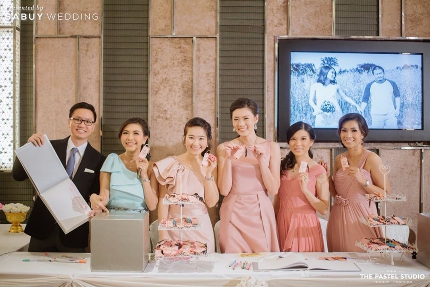 เพื่อนเจ้าสาว,ชุดเพื่อนเจ้าสาว,ของชำร่วยงานแต่ง รีวิวงานแต่งแสนหวาน ละลานตาด้วยดอกไม้ลวดลายฉลุ @Renaissance Bangkok