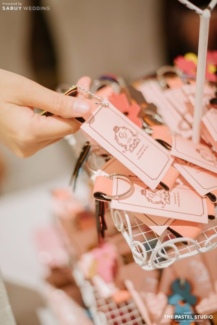 ของชำร่วยงานแต่ง รีวิวงานแต่งแสนหวาน ละลานตาด้วยดอกไม้ลวดลายฉลุ @Renaissance Bangkok