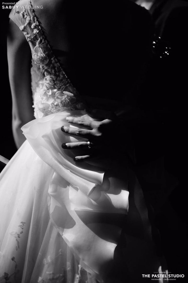 เจ้าสาว,งานแต่งงาน รีวิวงานแต่งแสนหวาน ละลานตาด้วยดอกไม้ลวดลายฉลุ @Renaissance Bangkok