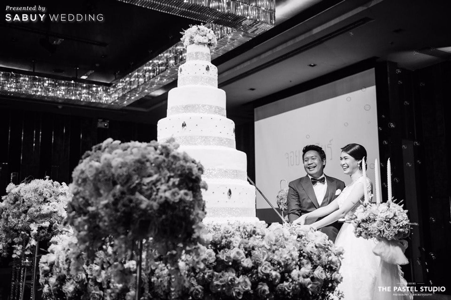 พิธีแต่งงาน,เค้กงานแต่ง,บ่าวสาว,ชุดบ่าวสาว,ชุดเจ้าสาว,ชุดเจ้าบ่าว รีวิวงานแต่งแสนหวาน ละลานตาด้วยดอกไม้ลวดลายฉลุ @Renaissance Bangkok