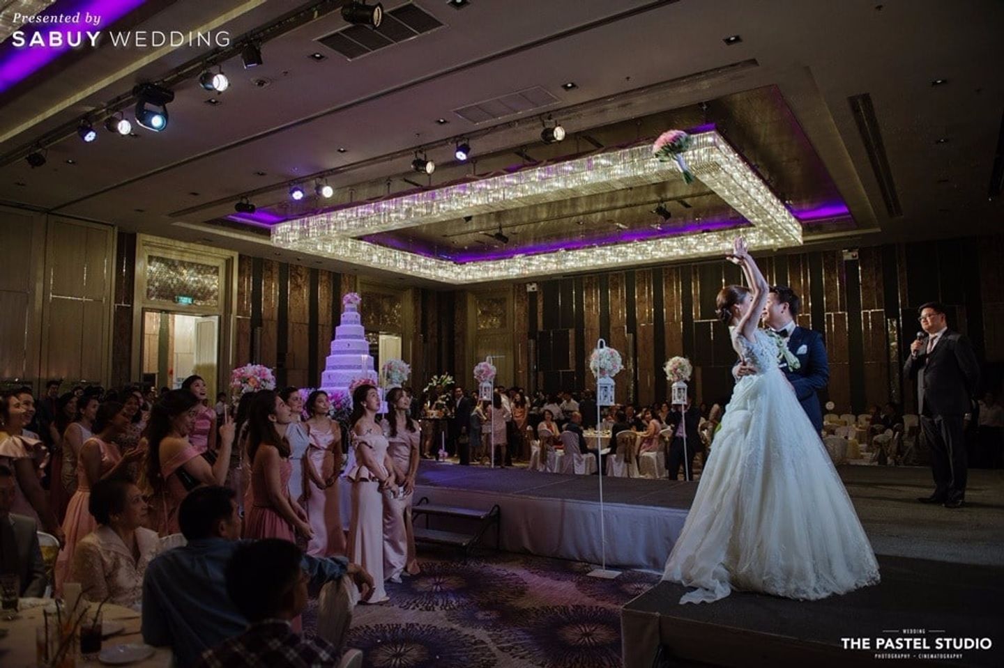 โยนดอกไม้เจ้าสาว,บ่าวสาว,เพื่อนเจ้าสาว,สถานที่แต่งงาน,สถานที่จัดงานแต่งงาน รีวิวงานแต่งแสนหวาน ละลานตาด้วยดอกไม้ลวดลายฉลุ @Renaissance Bangkok