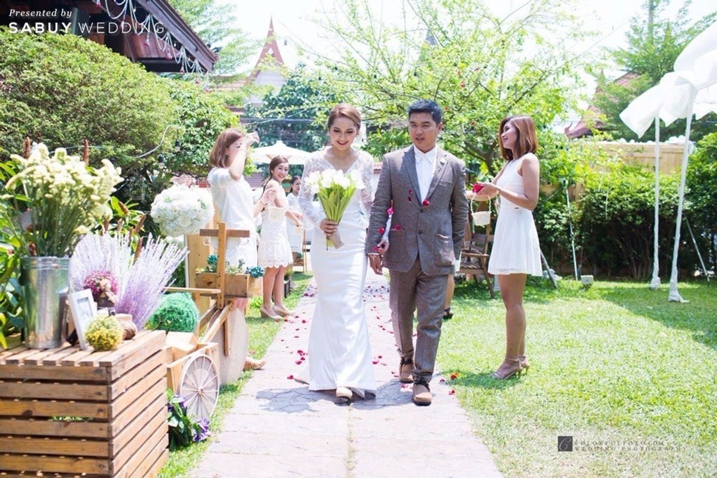 บ่าวสาว,ชุดบ่าวสาว,ชุดเจ้าสาว,ชุดเจ้าบ่าว,ดอกไม้เจ้าสาว,ตกแต่งงานแต่ง,งานแต่งในสวน รีวิวงานแต่งหมั้นเช้าเรียบง่าย ผสมผสานกลิ่นอายไทยวินเทจ @เรือนไทยเบญจรงค์