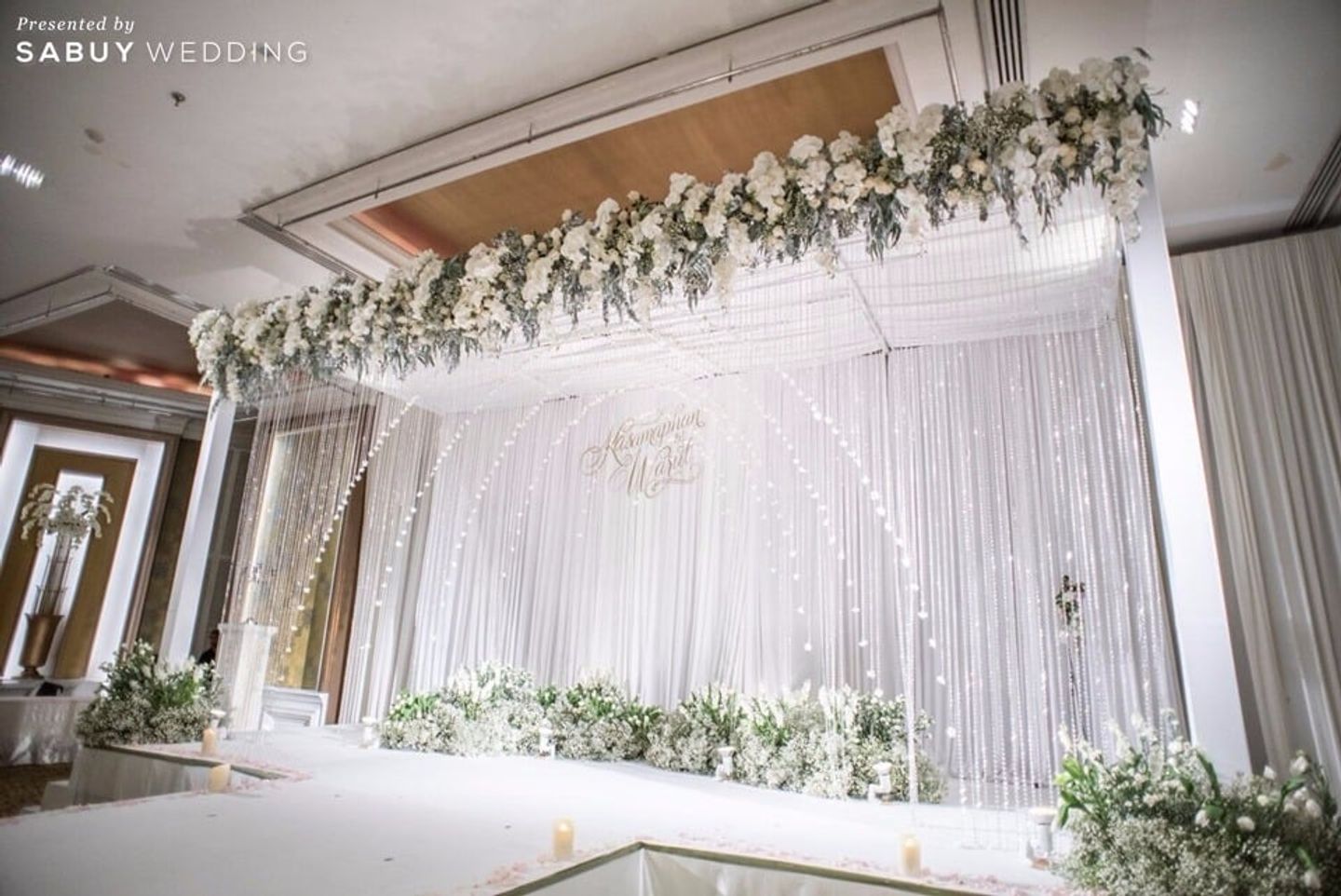 เวทีงานแต่ง,backdrop งานแต่ง,ตกแต่งงานแต่ง,จัดดอกไม้งานแต่ง รีวิวงานแต่งสวยซึ้งอิ่มใจ เปี่ยมล้นความหมายในงานสมรสพระราชทาน @Dusit Thani