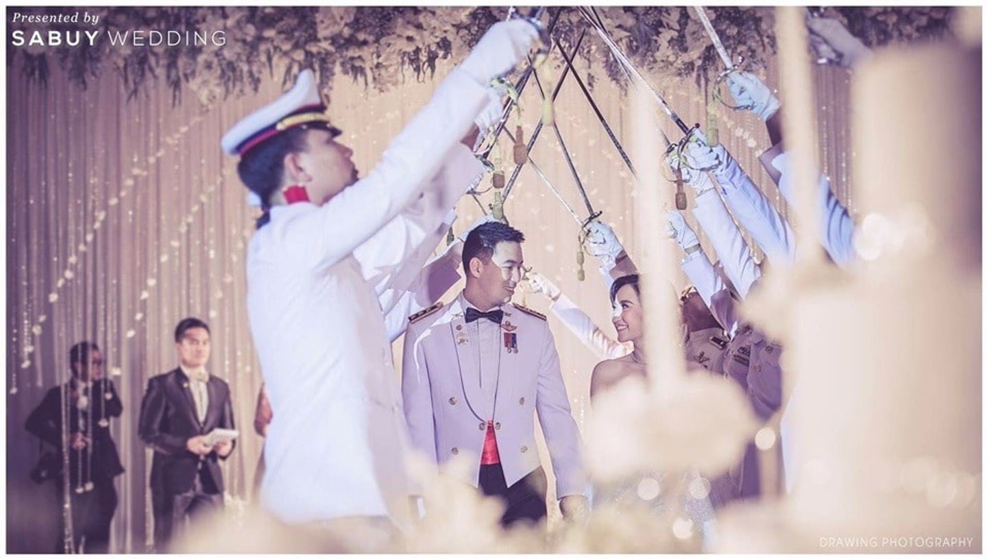 พิธีแต่งงาน,บ่าวสาว,ชุดบ่าวสาว,ชุดเจ้าบ่าว,รูปงานแต่ง รีวิวงานแต่งสวยซึ้งอิ่มใจ เปี่ยมล้นความหมายในงานสมรสพระราชทาน @Dusit Thani