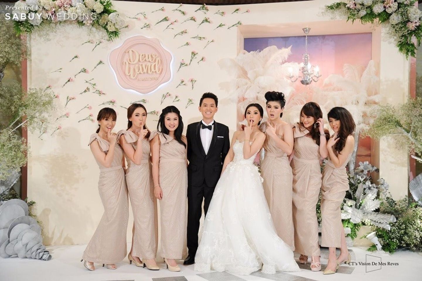 บ่าวสาว,ชุดบ่าวสาว,เพื่อนเจ้าสาว,ชุดเพื่อนเจ้าสาว,backdrop งานแต่ง,ตกแต่งงานแต่ง,จัดดอกไม้งานแต่ง รีวิวงานแต่งเปิดประตูสู่โลกเทพนิยาย ในโทนสีท้องฟ้า Vanilla sky @Plaza Athénée Bangkok