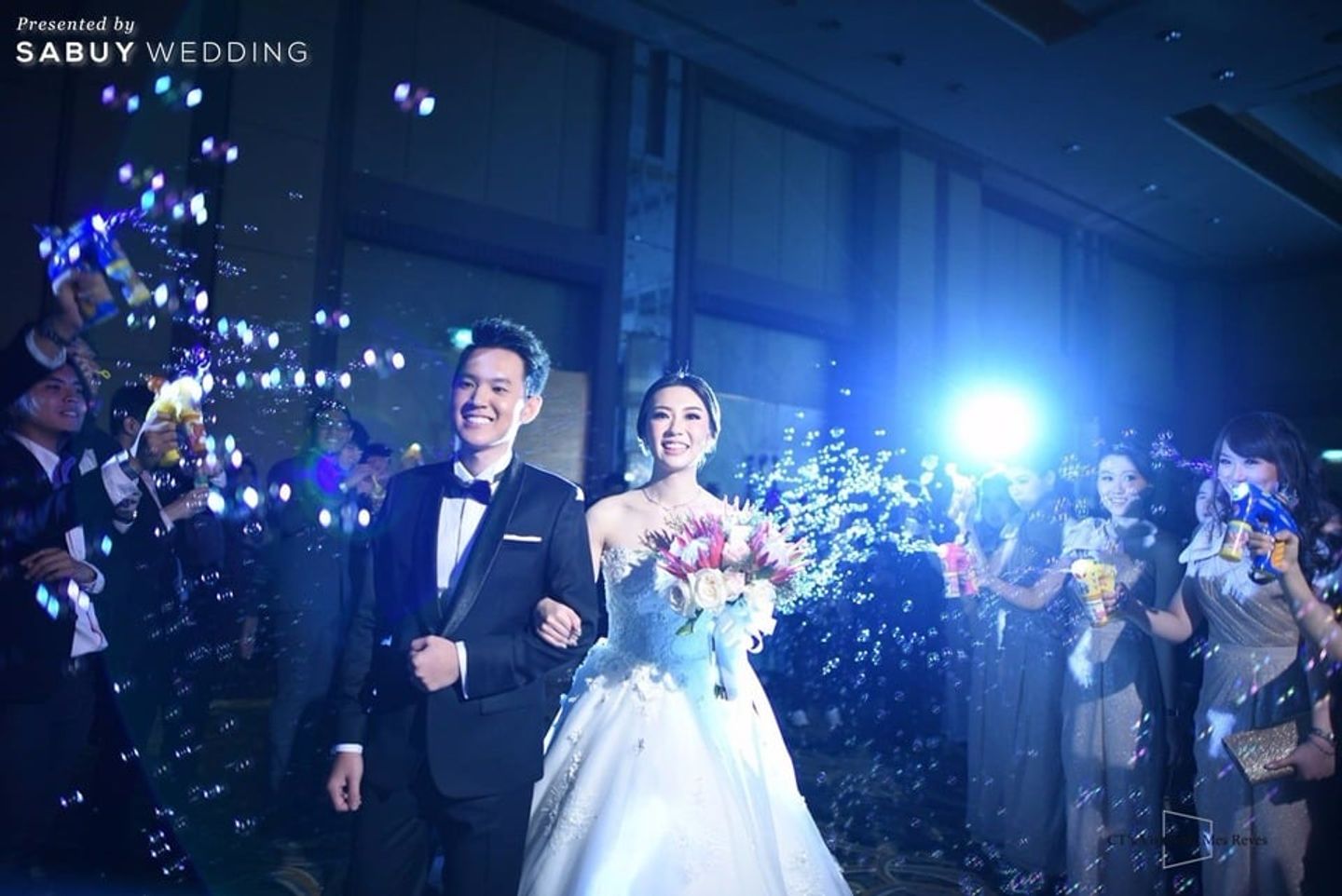 พิธีแต่งงาน,บ่าวสาว,ชุดบ่าวสาว,ชุดเจ้าสาว,ชุดเจ้าบ่าว,ดอกไม้เจ้าสาว,รูปงานแต่ง รีวิวงานแต่งเปิดประตูสู่โลกเทพนิยาย ในโทนสีท้องฟ้า Vanilla sky @Plaza Athénée Bangkok
