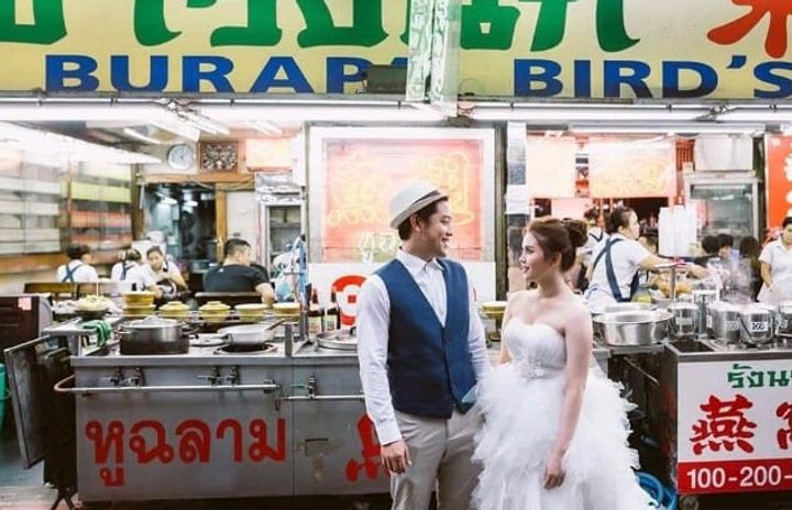 เดินเล่นฟินๆ กินอาหารริมทาง สตรีทพรีเวดดิ้งยามค่ำคืนย่านเยาวราช