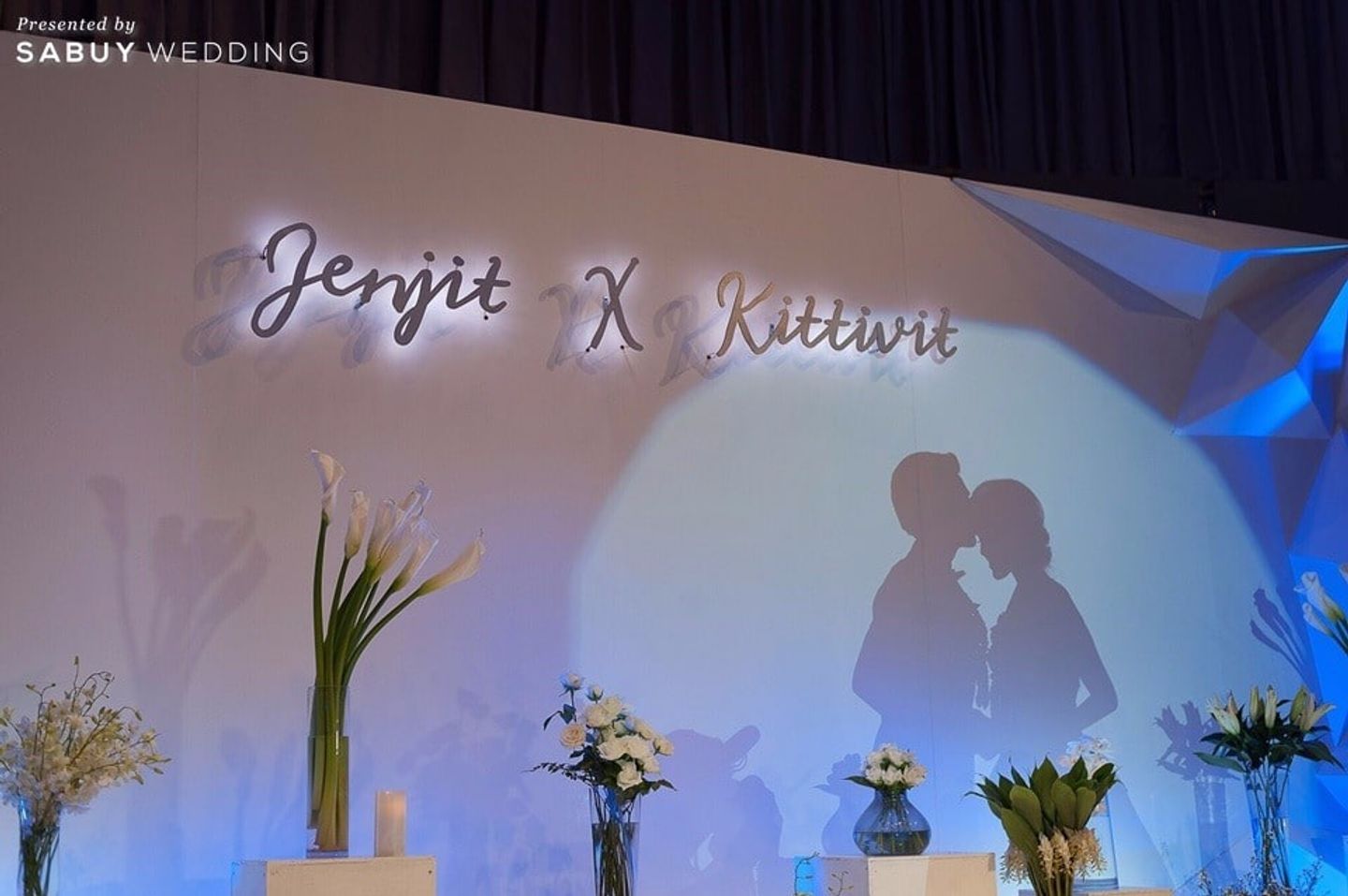 backdrop งานแต่ง,จัดดอกไม้งานแต่ง รีวิวงานแต่งเจ้าสาว #ทีมSabuy สามงานจัดง่าย แพลนได้เอง @Bangkok Marriott Sukhumvit