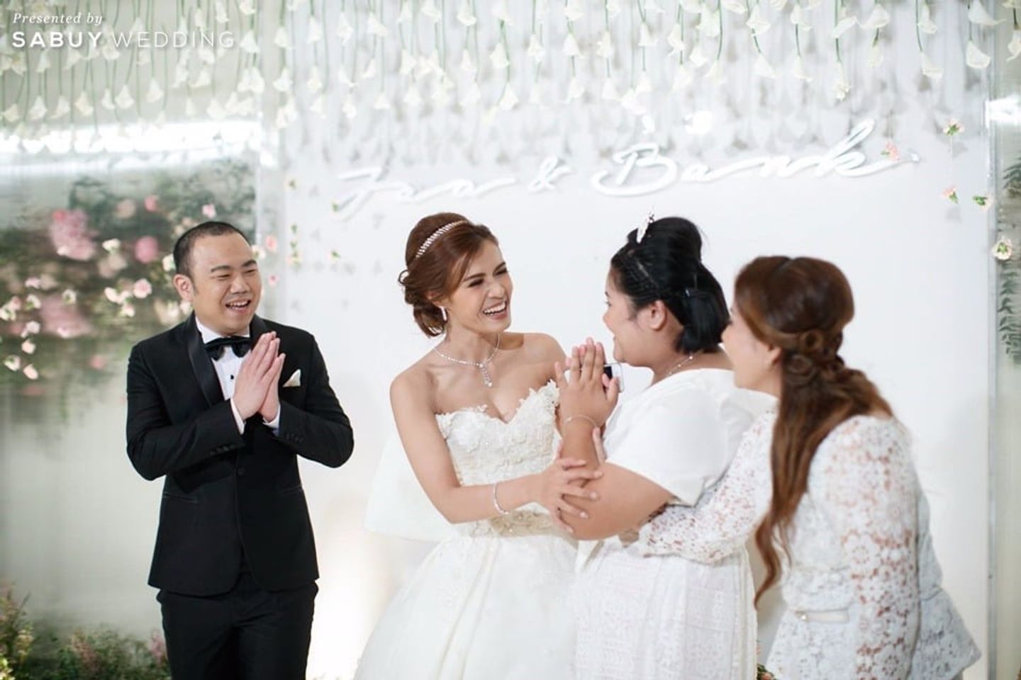 บ่าวสาว,ชุดบ่าวสาว,งานแต่งงาน,ชุดเจ้าบ่าว,ชุดเจ้าสาว,backdrop งานแต่ง,ตกแต่งงานแต่ง,จัดดอกไม้งานแต่ง รีวิวงานแต่ง พิธีการเต็มที่ ปาร์ตี้สุดแซ่บ @Peninsula bangkok