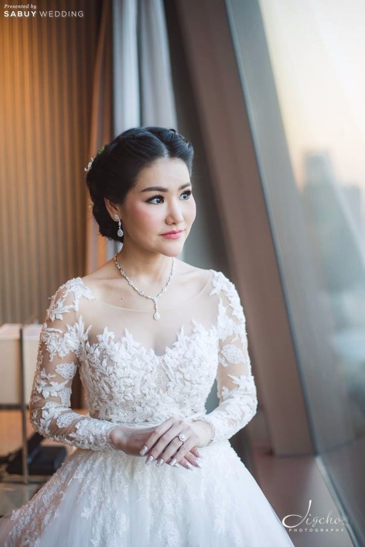 เจ้าสาว,ชุดเจ้าสาว รีวิวงานแต่งสีขาวคลาสิก กับอุโมงค์ดอกไม้สวยแน่นทุกตารางนิ้ว @The Okura Prestige