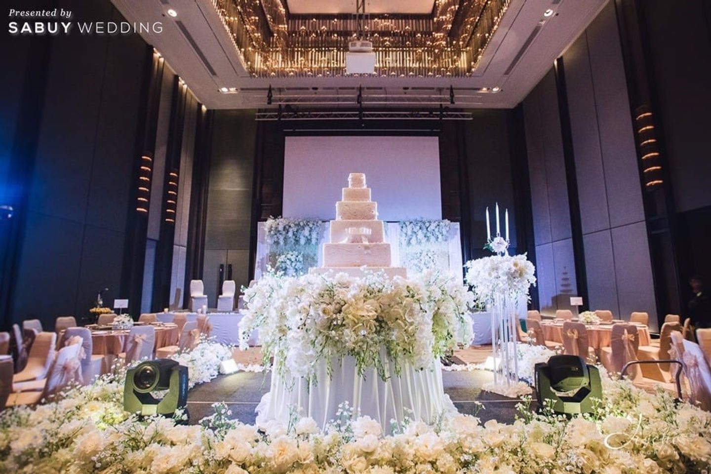 โต๊ะจีน,สถานที่แต่งงาน,สถานที่จัดงานแต่งงาน,เค้กงานแต่ง,ตกแต่งงานแต่ง,จัดดอกไม้งานแต่ง รีวิวงานแต่งสีขาวคลาสิก กับอุโมงค์ดอกไม้สวยแน่นทุกตารางนิ้ว @The Okura Prestige