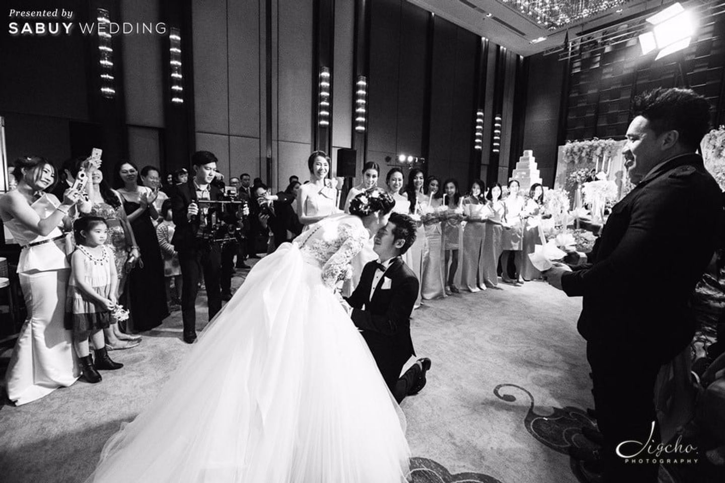 พิธีแต่งงาน,บ่าวสาว,งานแต่งงาน,รูปงานแต่ง รีวิวงานแต่งสีขาวคลาสิก กับอุโมงค์ดอกไม้สวยแน่นทุกตารางนิ้ว @The Okura Prestige