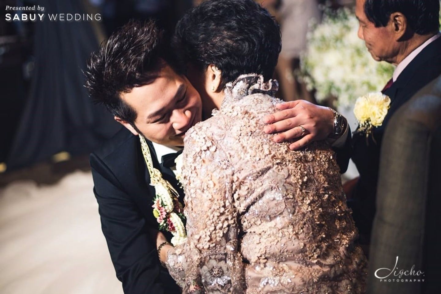 เจ้าบ่าว,งานแต่งงาน รีวิวงานแต่งสีขาวคลาสิก กับอุโมงค์ดอกไม้สวยแน่นทุกตารางนิ้ว @The Okura Prestige