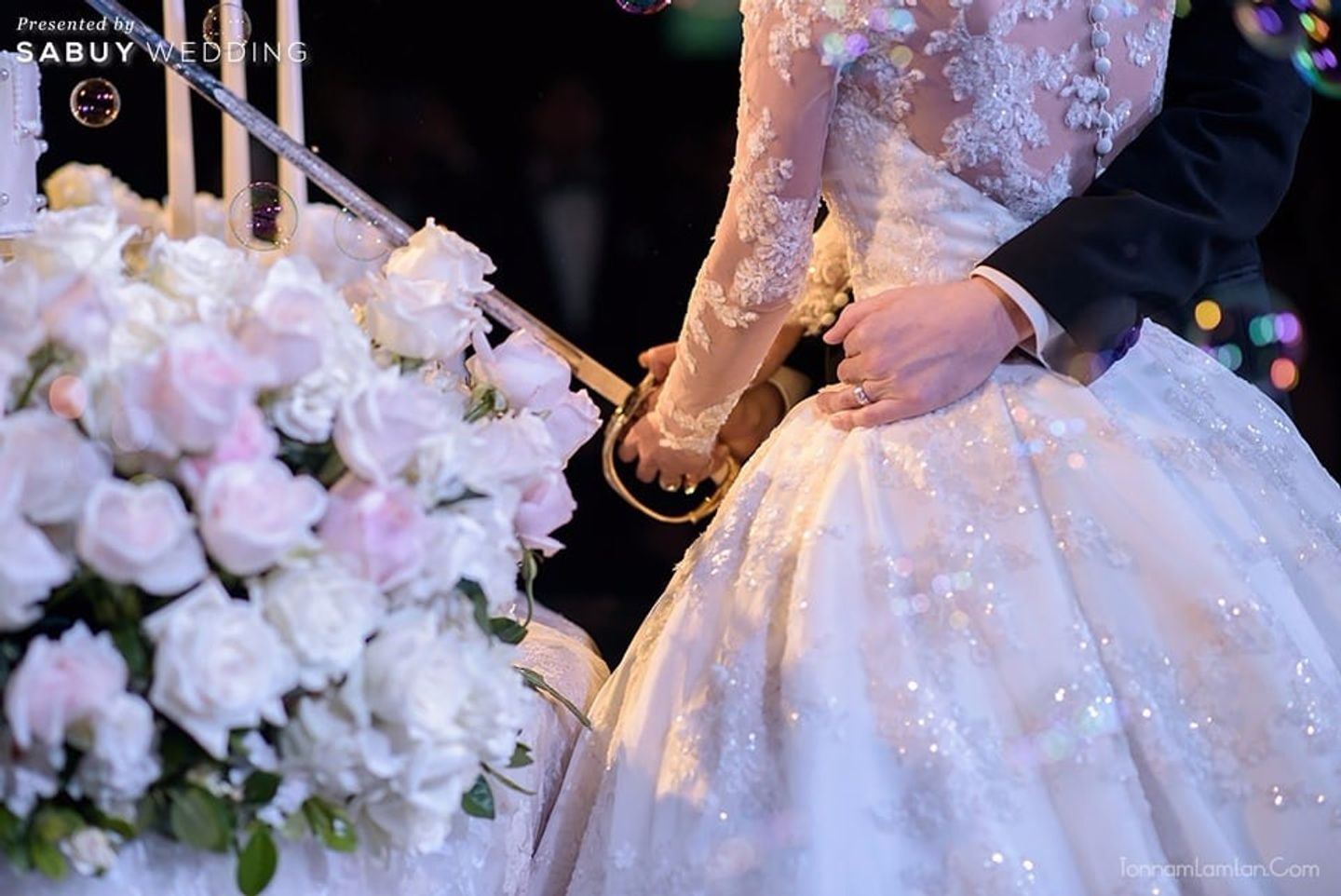 ชุดเจ้าสาว รีวิวงานแต่งสวยหรูดูสง่า หวานตระการตาจากคริสตัล @Siam Kempinski