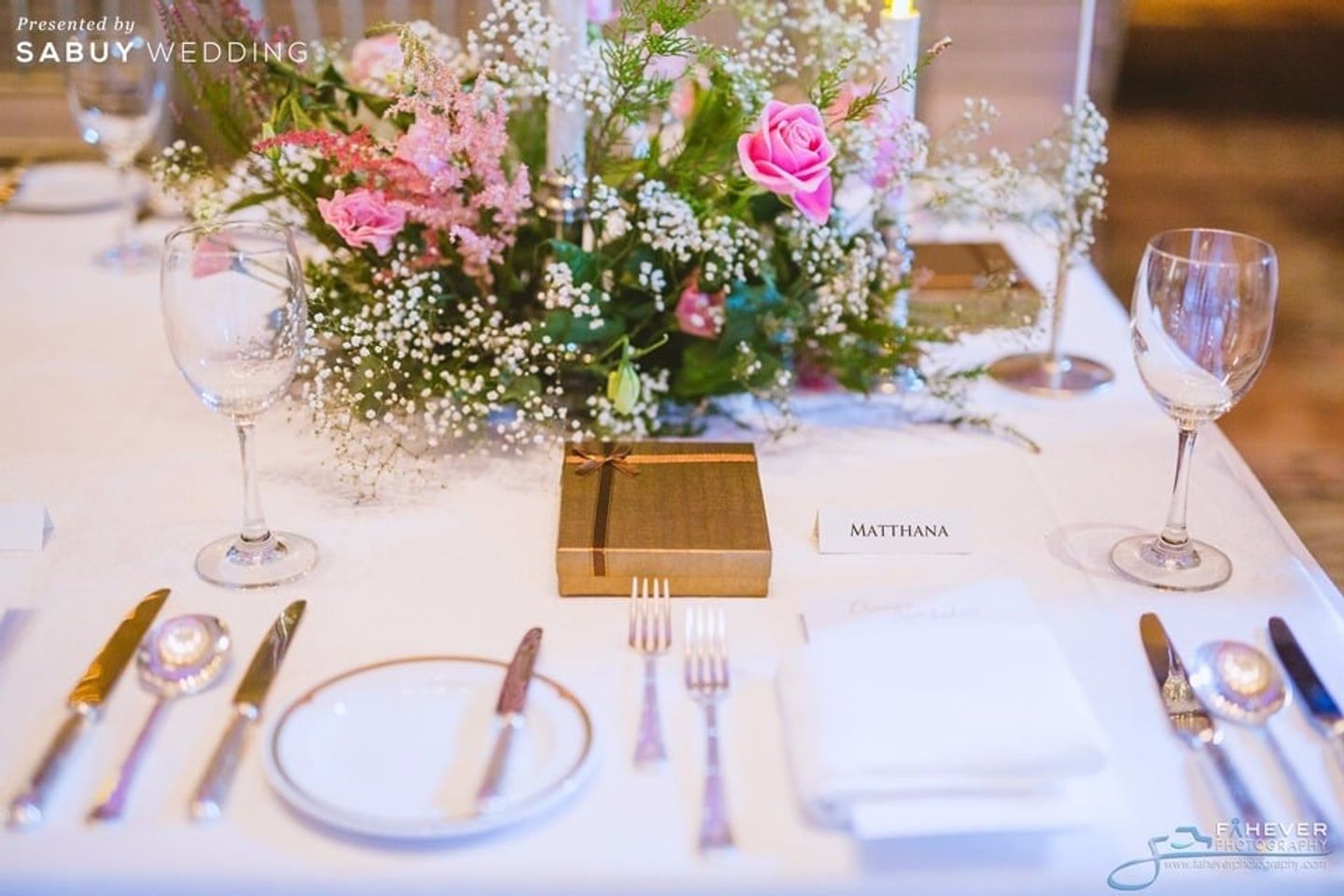 long-table,ตกแต่งงานแต่ง,จัดดอกไม้งานแต่ง รีวิวงานแต่งสวยหวานงานดอกไม้ ดั่งเทพนิยายของเจ้าหญิงดิสนีย์ @The Peninsula Bangkok