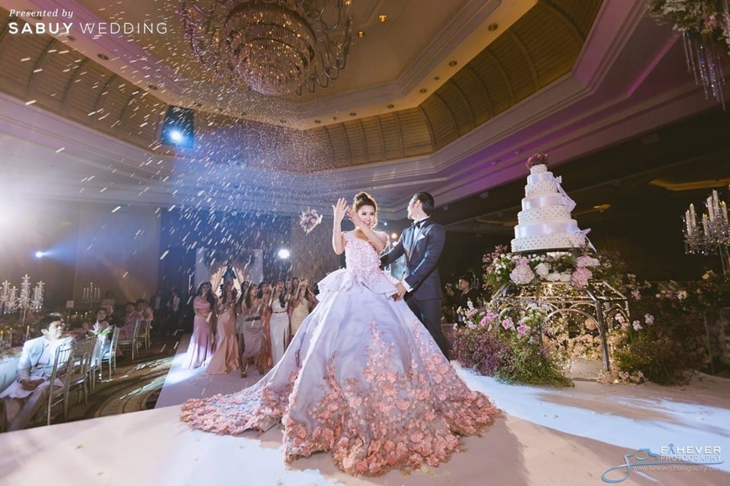 โยนดอกไม้เจ้าสาว,บ่าวสาว,ชุดบ่าวสาว,ชุดเจ้าสาว,ชุดเจ้าบ่าว,พิธีแต่งงาน,เค้กงานแต่ง,ตกแต่งงานแต่ง รีวิวงานแต่งสวยหวานงานดอกไม้ ดั่งเทพนิยายของเจ้าหญิงดิสนีย์ @The Peninsula Bangkok