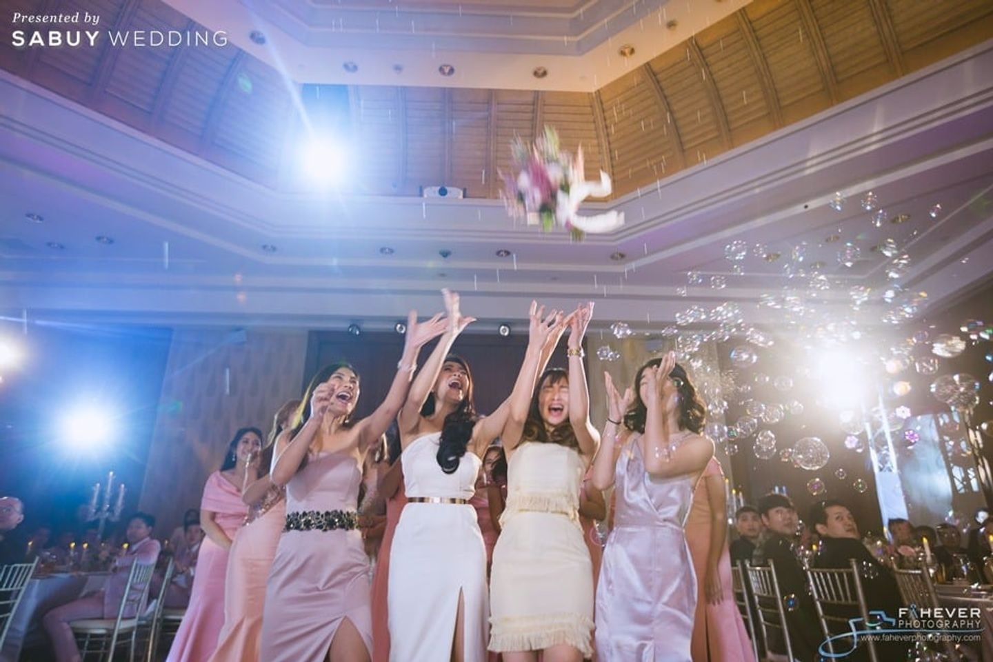 เพื่อนเจ้าสาว,ชุดเพื่อนเจ้าสาว,โยนดอกไม้เจ้าสาว รีวิวงานแต่งสวยหวานงานดอกไม้ ดั่งเทพนิยายของเจ้าหญิงดิสนีย์ @The Peninsula Bangkok