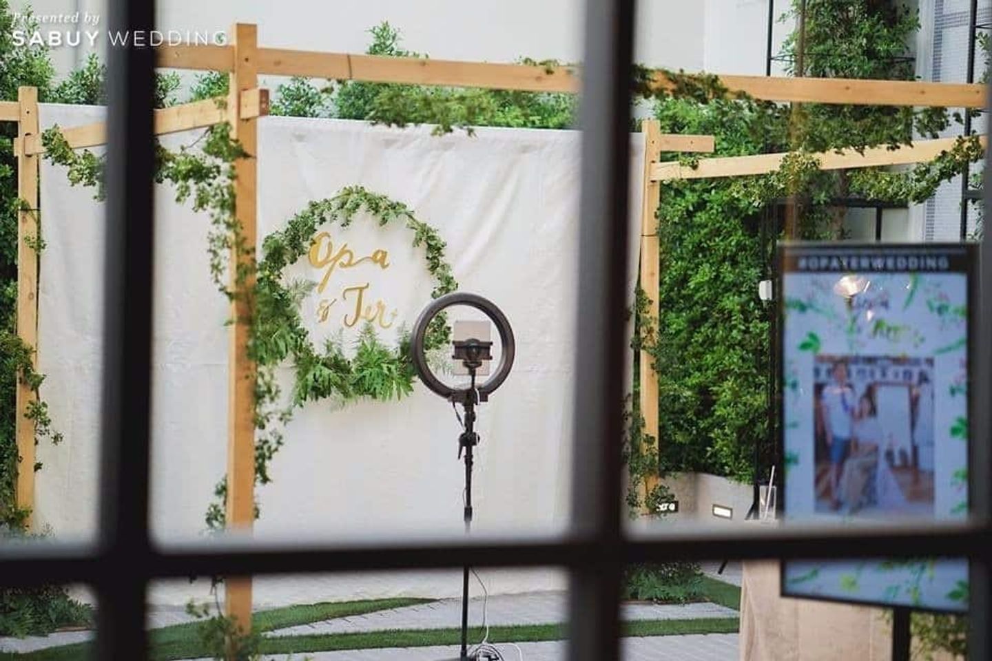 backdrop งานแต่ง,ตกแต่งงานแต่ง,photo-booth รีวิวงานแต่งธีมรัสติกสบายๆ ปรับมู้ดชิลล์ได้ด้วยการนั่งสัมภาษณ์ @U Sathorn