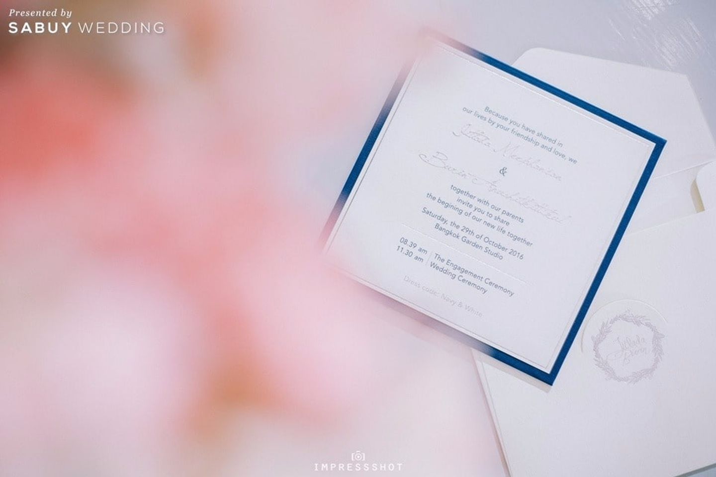 การ์ดแต่งงาน รีวิวงานแต่งสวยหรูด้วย Long table หวานซึ้งสื่อรักดอกลาเวนเดอร์ @Bangkok Garden Studio
