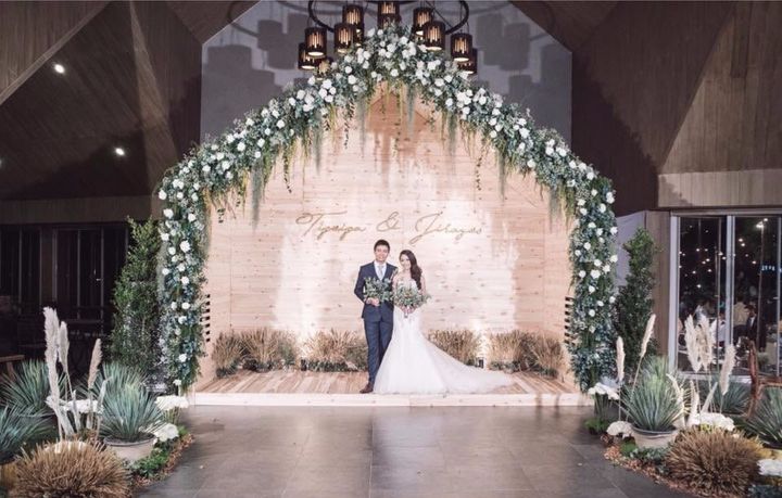 รีวิวงานแต่งอบอุ่นธีม Elegant Garden งานคราฟท์สวยเด่นเล่นกับโครงสร้าง @Greta Farm & Greta Sport Club