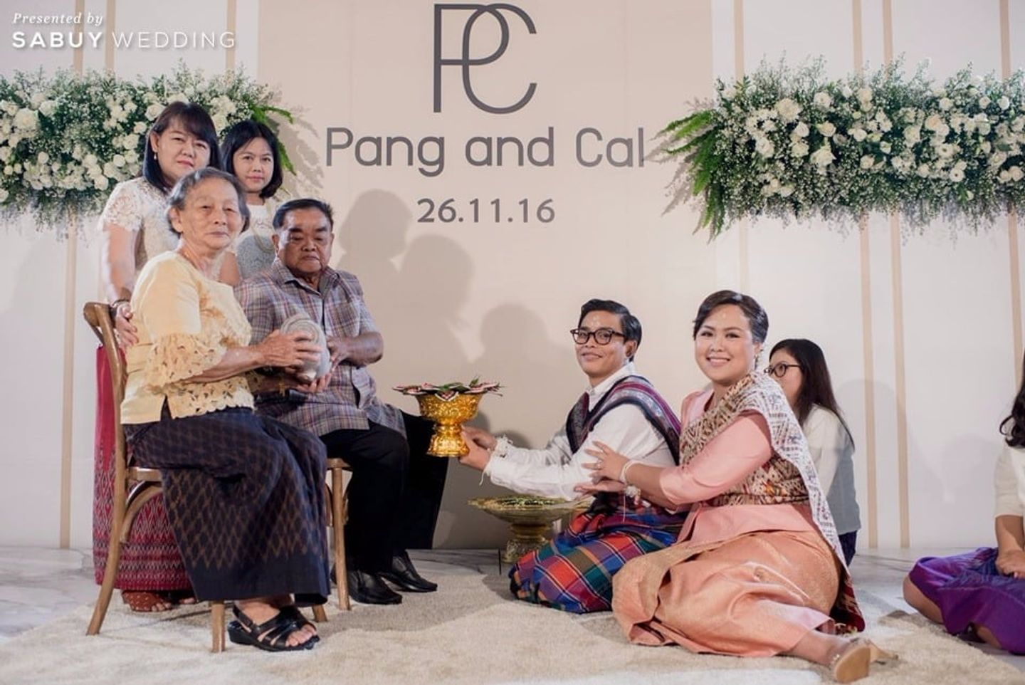 พิธีหมั้น,งานหมั้น,ชุดหมั้น,จัดดอกไม้งานแต่ง,backdrop งานแต่ง,ของรับไหว้ รีวิวงานแต่งรื่นเริงบันเทิงใจ พีคสุดสนุกทุกอณู