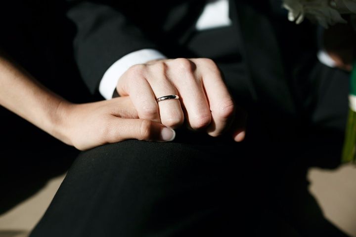 แหวนแต่งงาน คุมงบให้อยู่หมัด! เคล็ดลับเลือกแหวนแต่งงานผู้ชาย ในงบ 30,000 บาท
