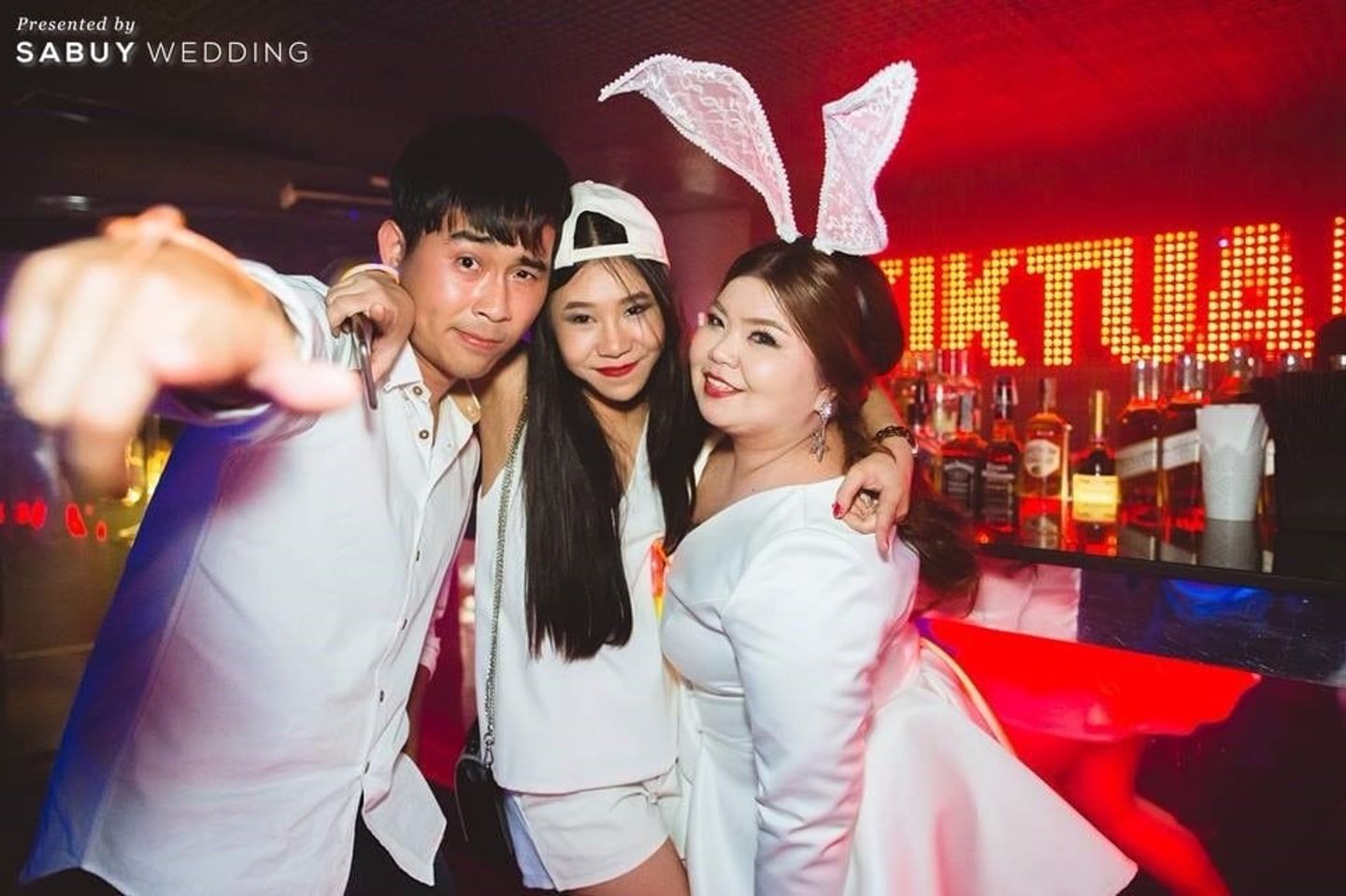 อาฟเตอร์ปาร์ตี้ รีวิวงานแต่งปาร์ตี้แซ่บซี๊ด ปิดผับรับแสงนีออนไลท์ในธีม Sneaker @The Peninsula Bangkok