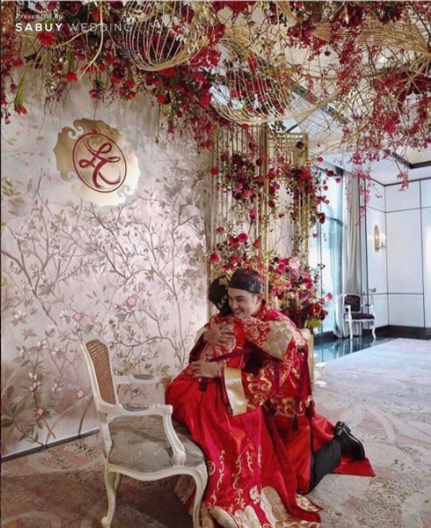 บ่าวสาว,backdrop งานแต่ง,จัดดอกไม้งานแต่ง,งานแต่งดารา พิธียกน้ำชาจีนโบราณ งดงามอลังการ งานแต่ง เตชินท์ จิรัฐชัยและหลิน ลลิดา