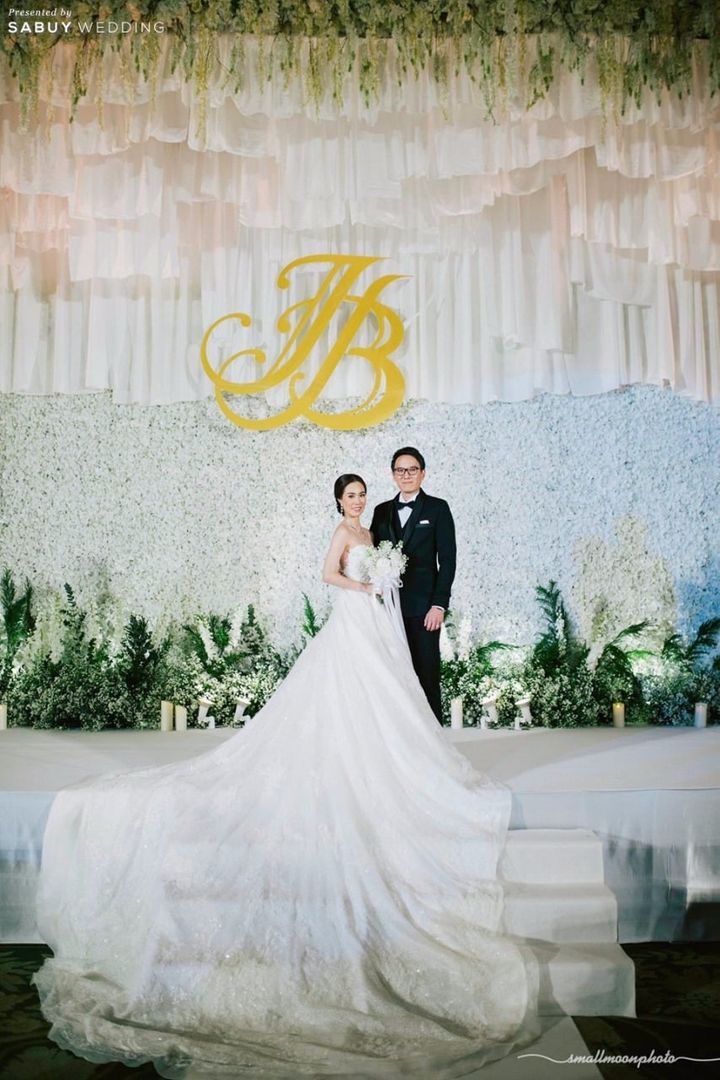 บ่าวสาว,ชุดบ่าวสาว,ชุดเจ้าสาว,backdrop งานแต่ง,ตกแต่งงานแต่ง,จัดดอกไม้งานแต่ง,รูปงานแต่ง รีวิวงานแต่งสวยคลาสสิกของเจ้าสาวคาราบาวแดง @Grand Hyatt Erawan