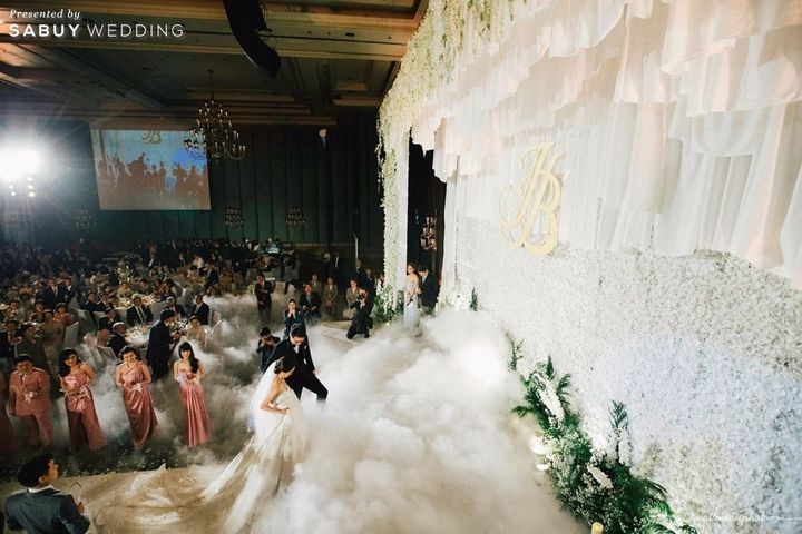 พิธีแต่งงาน,backdrop งานแต่ง,จัดดอกไม้งานแต่ง,โต๊ะจีน,บ่าวสาว,ตกแต่งงานแต่ง,สถานที่แต่งงาน,สถานที่จัดงานแต่งงาน,โรงแรม รีวิวงานแต่งสวยคลาสสิกของเจ้าสาวคาราบาวแดง @Grand Hyatt Erawan