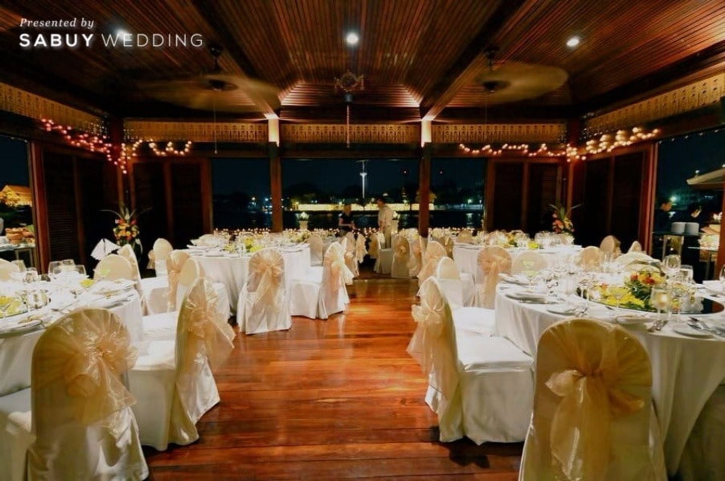 สถานที่แต่งงาน,สถานที่จัดงานแต่งงาน,โต๊ะจีน จัดงานแต่งงานร่วมสมัยแบบไทยคลาสิก  เรือนไทยริมน้ำ จักรพงษ์วิลล่า