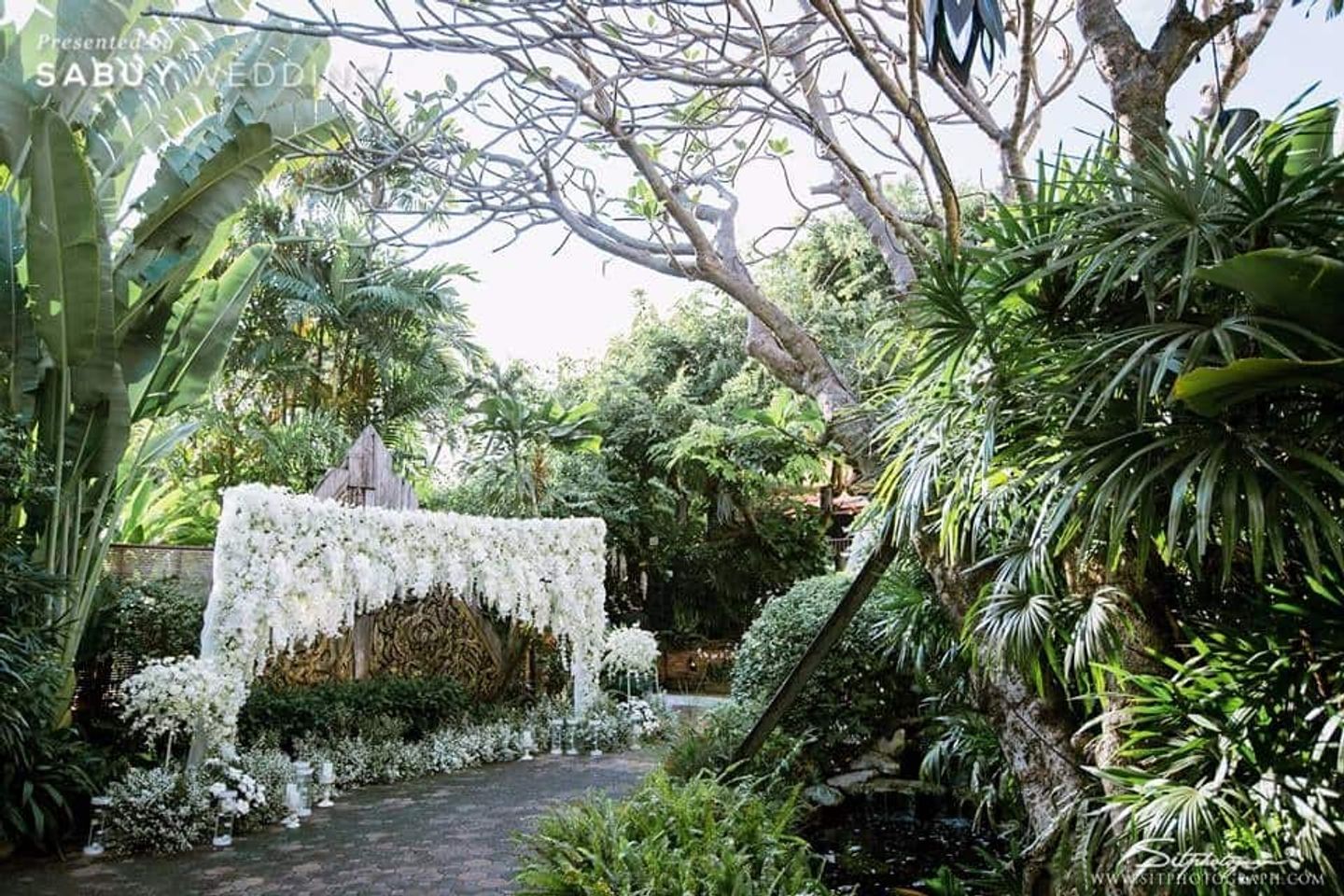สถานที่แต่งงาน,สถานที่จัดงานแต่งงาน,จัดดอกไม้งานแต่ง,งานแต่งในสวน จัดงานแต่งงานร่วมสมัยแบบไทยคลาสิก  เรือนไทยริมน้ำ จักรพงษ์วิลล่า
