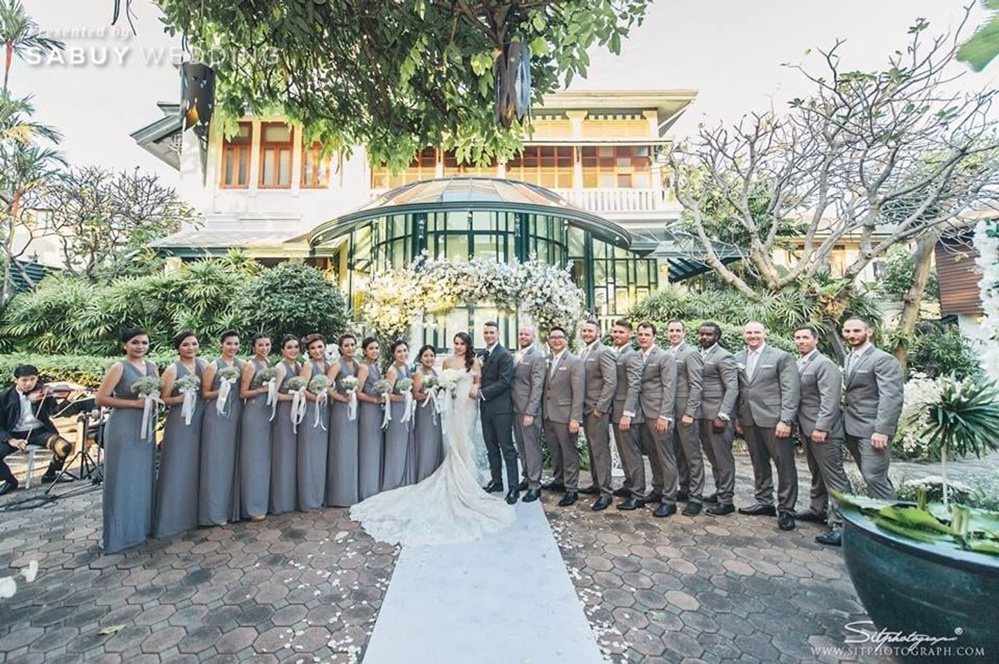 บ่าวสาว,ชุดบ่าวสาว,เพื่อนเจ้าสาว,ชุดเพื่อนเจ้าสาว,ธีมงานแต่ง,สถานที่แต่งงาน,สถานที่จัดงานแต่งงาน,เรือนไทย,งานแต่งในสวน จัดงานแต่งงานร่วมสมัยแบบไทยคลาสิก  เรือนไทยริมน้ำ จักรพงษ์วิลล่า