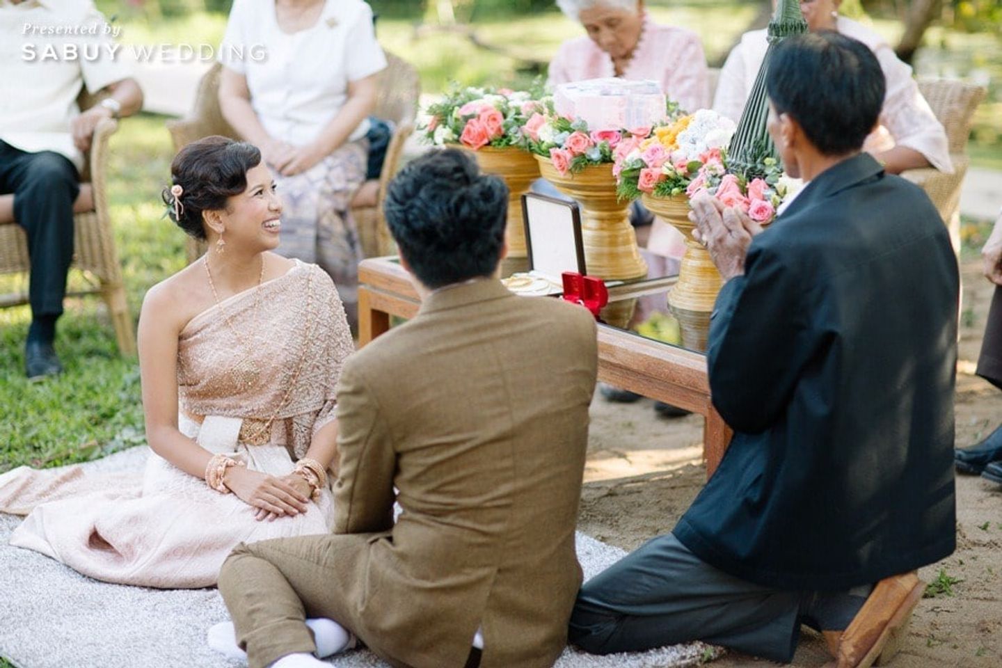 พิธีหมั้น,งานหมั้น,ชุดหมั้น,พานขันหมาก รีวิวงานแต่งบ้านเรา อบอุ่นอิ่มใจ สไตล์คันทรี