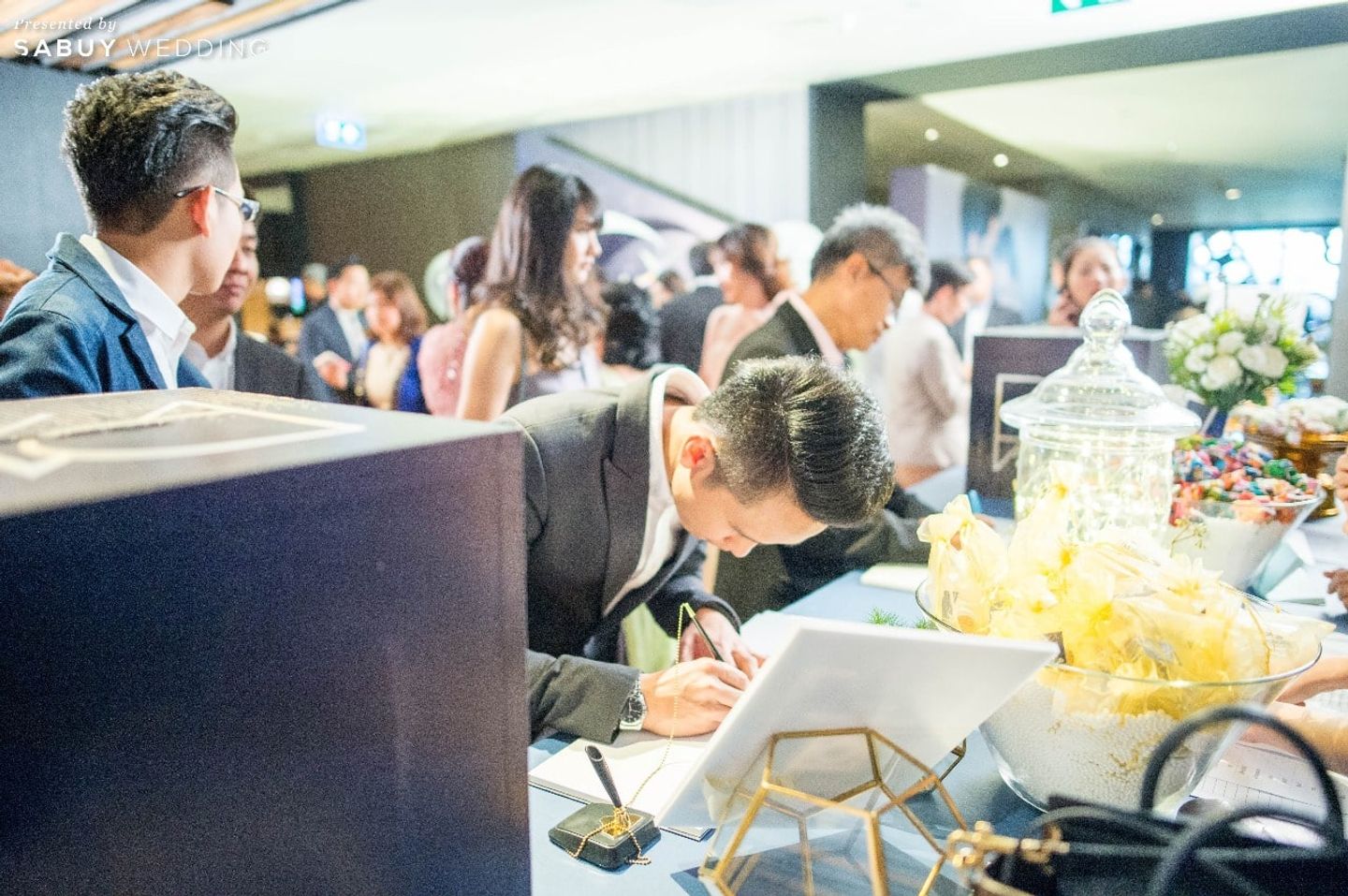 โต๊ะลงทะเบียนงานแต่ง รีวิวงานแต่งธีม Under The Sky ในห้องอาหารโรงแรมสุดชิค @SO Sofitel Bangkok