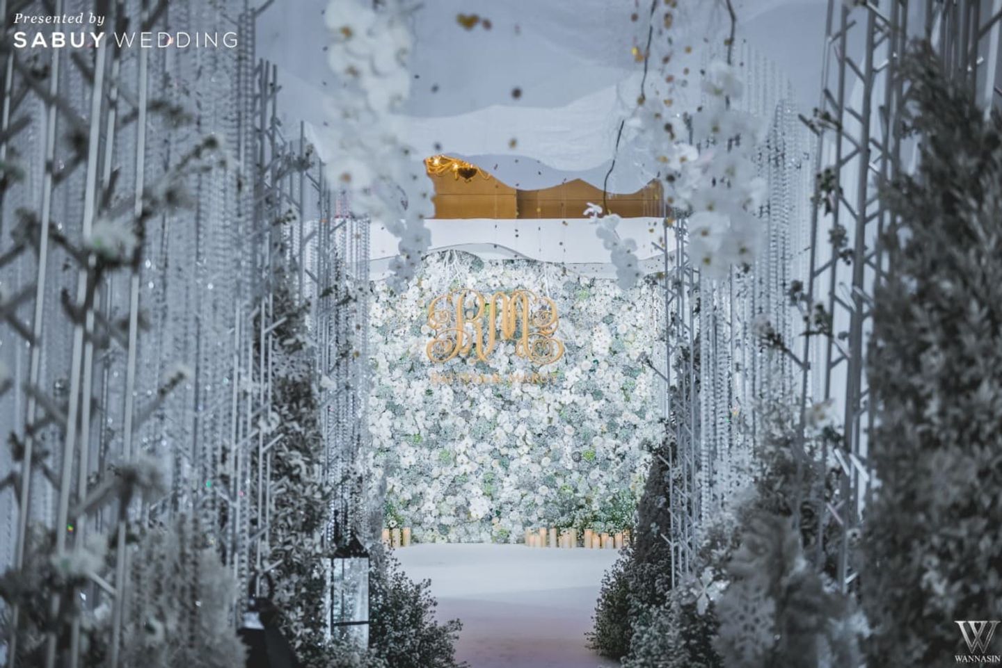 backdrop งานแต่ง,ตกแต่งงานแต่ง,จัดดอกไม้งานแต่ง,ธีมงานแต่ง รีวิวงานแต่งกลางหิมะโปรยปราย ในธีม Winter Christmas @Conrad Bangkok