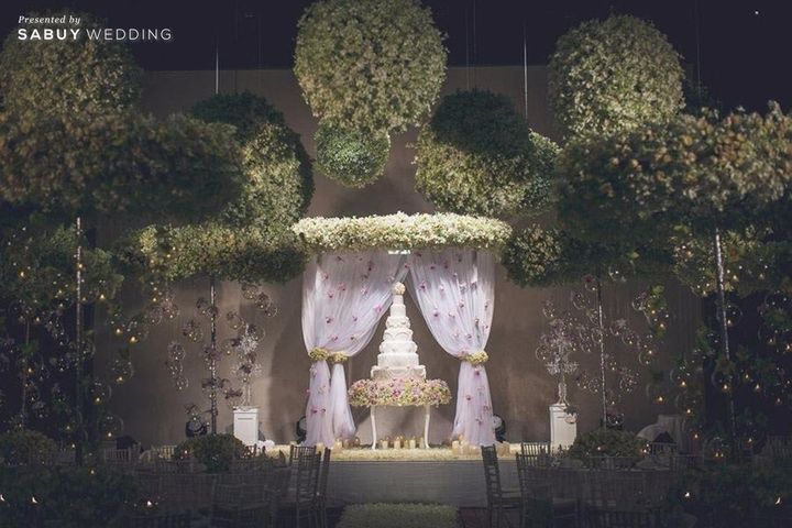 backdrop งานแต่ง,เวทีงานแต่ง,ตกแต่งงานแต่ง,จัดดอกไม้งานแต่ง จัดงานแต่งงานแบบคนรุ่นใหม่ ในห้องสุดชิค @SO Sofitel Bangkok