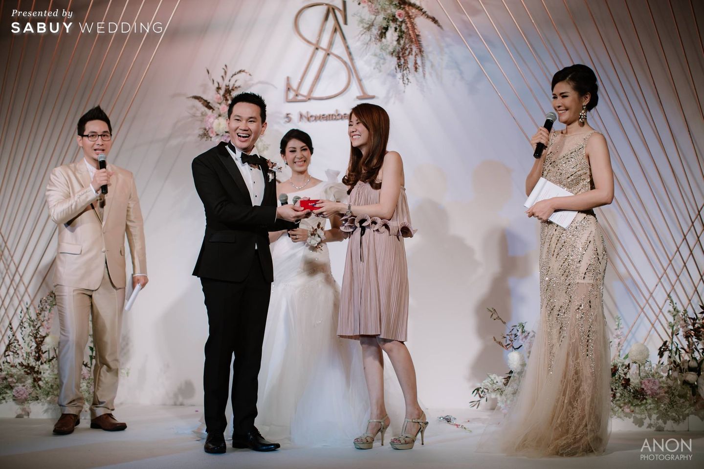 ของรางวัล,งานแต่งงาน,พิธีแต่งงาน,พิธีกรงานแต่ง,backdrop งานแต่ง,เจ้าสาว รีวิวงานแต่ง Rose Gold Glitter สวยล้ำ นำเทรนด์ @Swissotel Nai Lert Park Bangkok