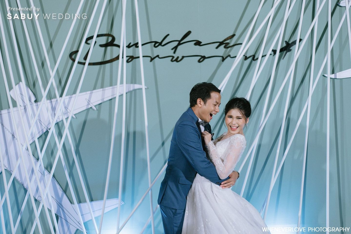 บ่าวสาว,ชุดบ่าวสาว,รูปงานแต่ง,ธีมงานแต่ง,backdrop งานแต่ง รีวิวงานแต่งเครื่องบินสุดเท่ เตรียมงานเองได้ ใครบอกว่ายาก @VARAVELA