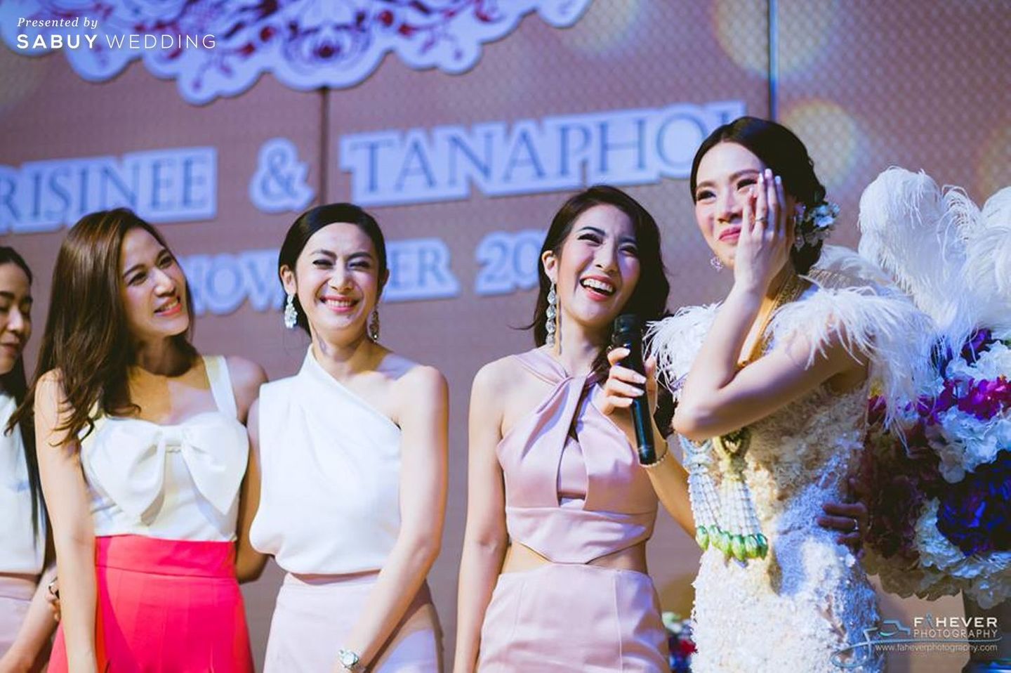 เจ้าสาว,เพื่อนเจ้าสาว รีวิวงานแต่งธีมชมพูม่วง ไฮไลท์เปิดตัวสุดเก๋จากกลางห้อง @Grand Fourwings