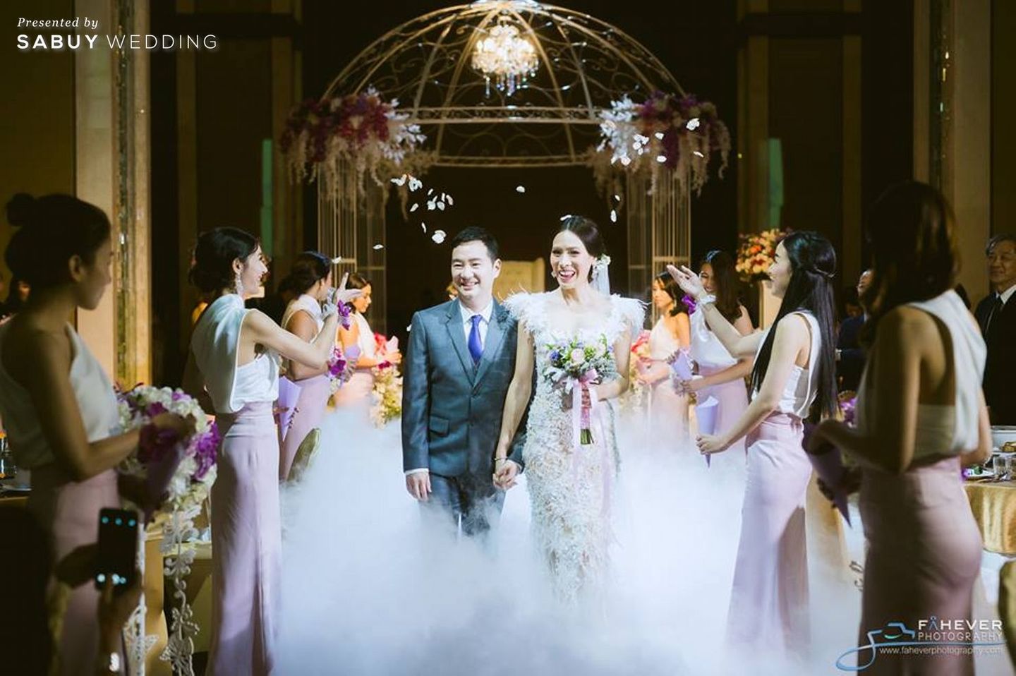 พิธีแต่งงาน,งานแต่งงาน,บ่าวสาว,ชุดบ่าวสาว,เพื่อนเจ้าสาว,ชุดเจ้าบ่าว,ชุดเจ้าสาว,ตกแต่งงานแต่ง,ดอกไม้เจ้าสาว รีวิวงานแต่งธีมชมพูม่วง ไฮไลท์เปิดตัวสุดเก๋จากกลางห้อง @Grand Fourwings