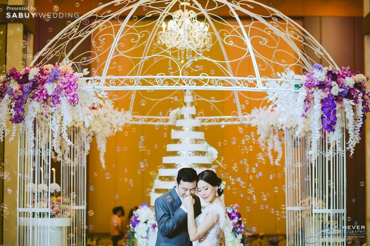 บ่าวสาว,รูปงานแต่ง,ตกแต่งงานแต่ง,จัดดอกไม้งานแต่ง,ซุ้มแต่งงาน รีวิวงานแต่งธีมชมพูม่วง ไฮไลท์เปิดตัวสุดเก๋จากกลางห้อง @Grand Fourwings