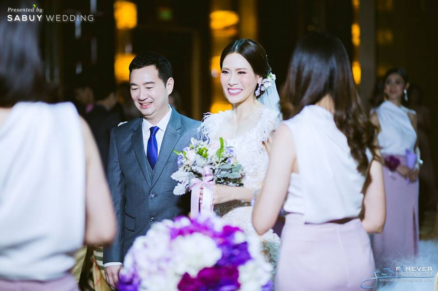 บ่าวสาว,ชุดบ่าวสาว,ดอกไม้เจ้าสาว รีวิวงานแต่งธีมชมพูม่วง ไฮไลท์เปิดตัวสุดเก๋จากกลางห้อง @Grand Fourwings