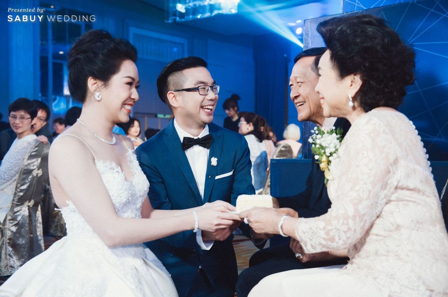 พิธีแต่งงาน,บ่าวสาว,รูปงานแต่ง,ครอบครัวบ่าวสาว,ชุดบ่าวสาว รีวิวงานแต่งปาร์ตี้แสงสี แกลอรี่แบบใหม่ ภาพเคลื่อนไหวได้ @Ahyat Abalone