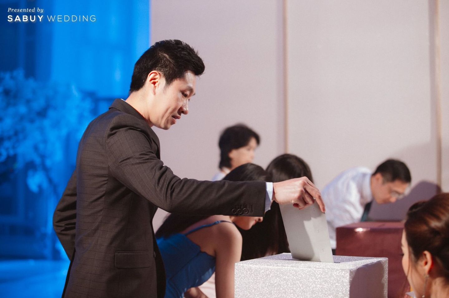 แขกงานแต่ง รีวิวงานแต่งปาร์ตี้แสงสี แกลอรี่แบบใหม่ ภาพเคลื่อนไหวได้ @Ahyat Abalone