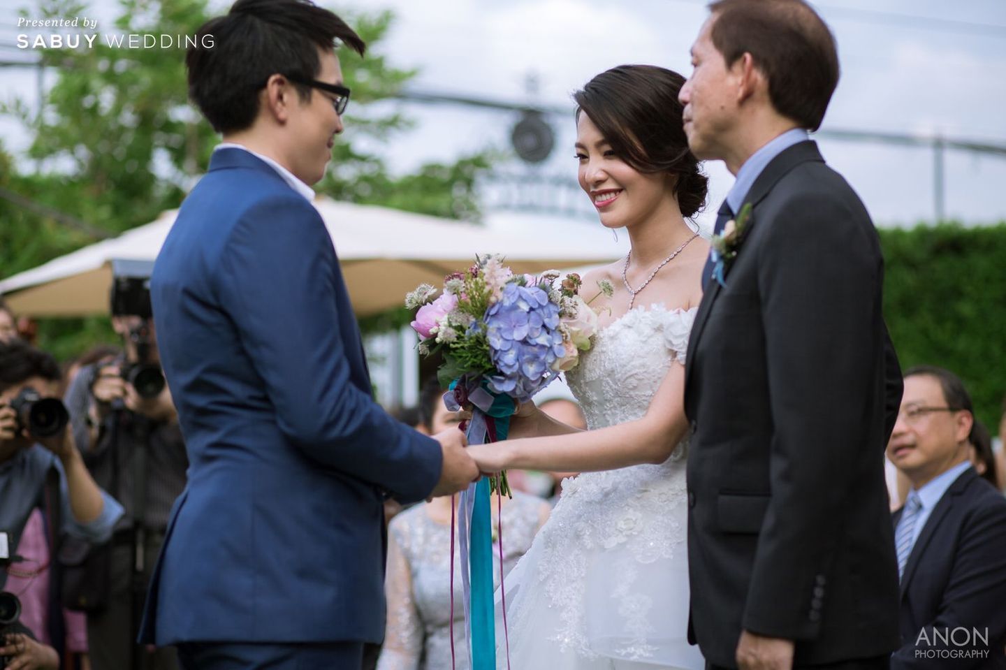 ชุดเจ้าบ่าว,ชุดเจ้าสาว,พิธีแต่งงาน,ชุดบ่าวสาว,รูปแต่งงาน รีวิวงานแต่งตามรอยหนัง Twilight แลกแหวนในสวนสไตล์ยุโรป @The Apothecary Venue