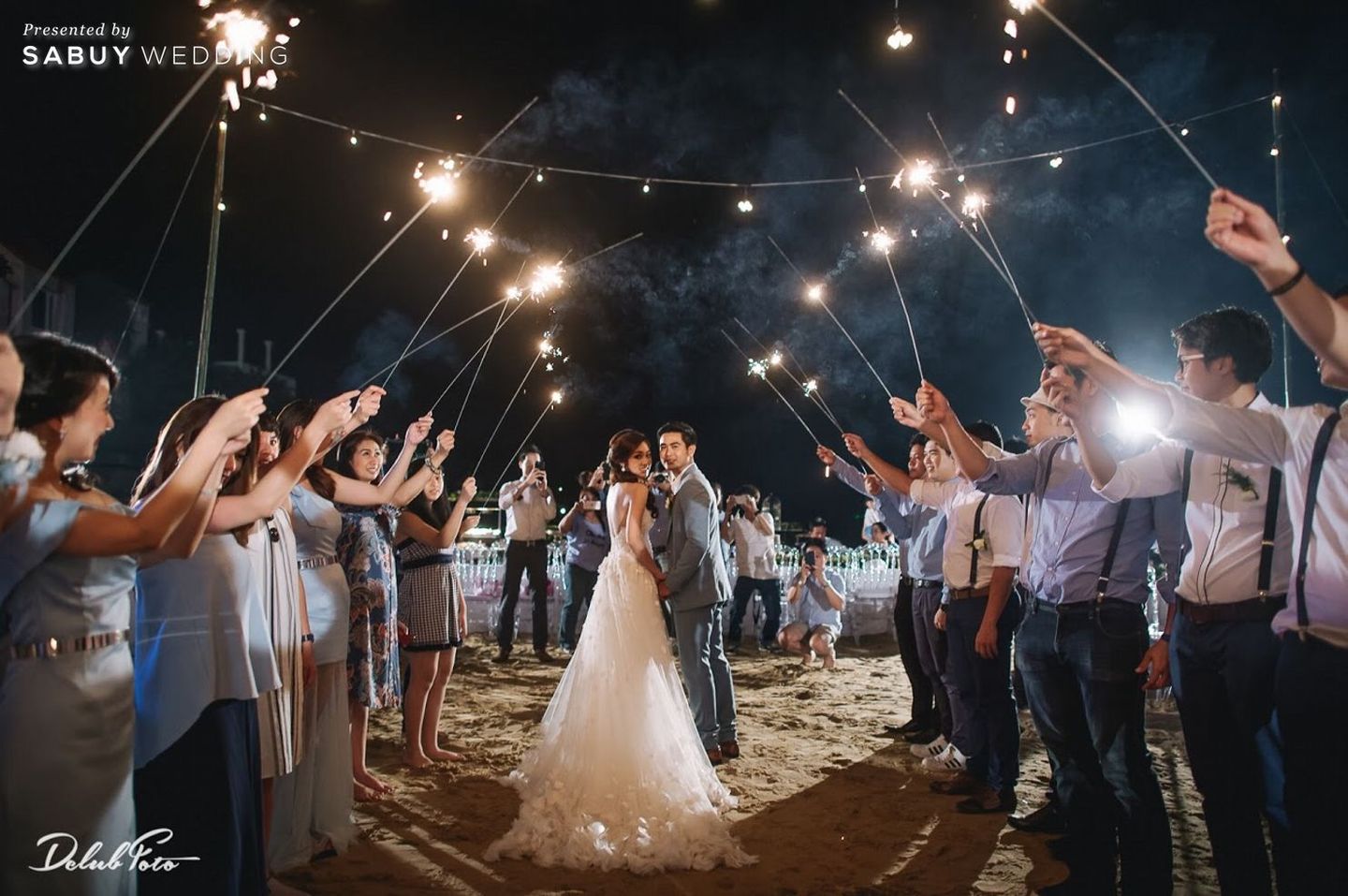 พิธีแต่งงาน,บ่าวสาว,งานแต่งริมทะเล,ชุดบ่าวสาว รีวิวงานแต่งริมทะเล เพิ่มกิมมิคเก๋ด้วยการลอยโคม @Villa Maroc